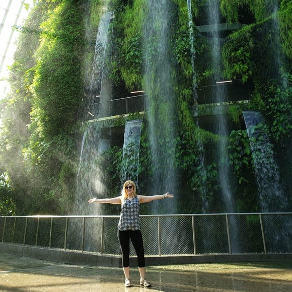 Meet your Posher, Emily! - Picture 7 of 8